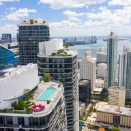 Apartamento a la venta en 45 SW 9th St # 2310, Miami FL 33130