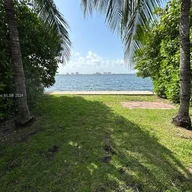 Casa a la venta en 905 Fairway Dr, Miami Beach FL 33141