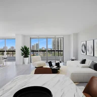 Apartamento a la venta en 3500 Mystic Pointe Dr # 1504, Aventura FL 33180