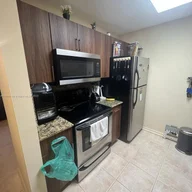 Apartamento a la venta en 1551 SW 135th Ter # 107G, Pembroke Pines FL 33027
