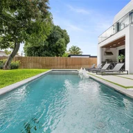 Casa a la venta en 80 NW 45th St, Miami FL 33127