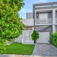 Casa a la venta en 3570 SW 23rd St # 3570, Miami FL 33145