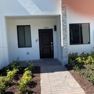 Casa a la venta en 21416 NE 3rd Path # 21416, Miami FL 33179