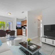 Apartamento a la venta en 1028 SW 2nd St # 4, Miami FL 33130