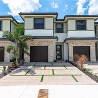 Casa a la venta en 15860 NW 91st Ct # 15860, Miami Lakes FL 33018