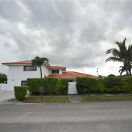 Casa a la venta en 10000 SW 45th St, Miami FL 33165