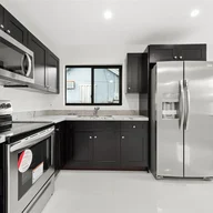 Apartamento a la venta en 1716 NW 76th Ter # 1716, Miami FL 33147