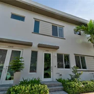 Casa a la venta en 10450 NW 67th St, Doral FL 33178