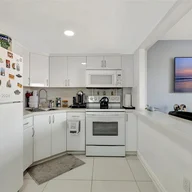 Apartamento a la venta en 300 NW 42nd Ave # 802, Miami FL 33126