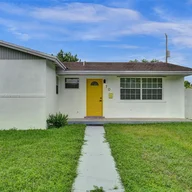 Casa a la venta en 70 NE 213th St, Miami Gardens FL 33179