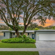 Casa a la venta en 1700 NE 138th St, North Miami FL 33181