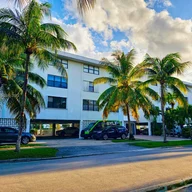 Apartamento a la venta en 3702 NE 171st St # 8, North Miami Beach FL 33160