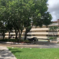 Apartamento a la venta en 7051 Environ Blvd # 433, Lauderhill FL 33319