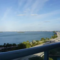 Apartamento a la venta en 5077 NW 7th St, Miami FL 33126