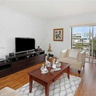 Apartamento a la venta en 400 Kings Point Dr # 425, Sunny Isles Beach FL 33160