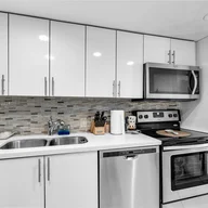 Apartamento a la venta en 20500 W Country Club Dr # 202, Aventura FL 33180