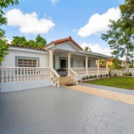 Casa a la venta en 2255 SW 24th Ter, Miami FL 33145