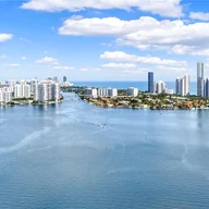 Apartamento a la venta en 4000 NE 170th St # 101, North Miami Beach FL 33160