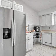 Apartamento a la venta en 1675 Cypress Pointe Dr # 5B, Coral Springs FL 33071
