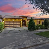 Casa a la venta en 8801 NW 142nd St, Miami Lakes FL 33018