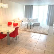 Apartamento a la venta en 1660 NE 191st St # 1, Miami FL 33179