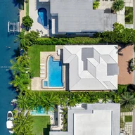 Casa a la venta en 9451 E Broadview Dr, Bay Harbor Islands FL 33154