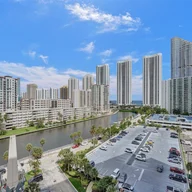 Apartamento a la venta en 300 Bayview Dr # 901, Sunny Isles Beach FL 33160