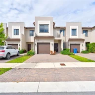 Casa a la venta en 20536 NE 5th Pl # 20536, Miami FL 33179