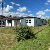 Casa a la venta en 1471 NE 182nd St, North Miami Beach FL 33162