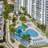 Apartamento a la venta en 3530 Mystic Pointe Dr # 2915, Aventura FL 33180