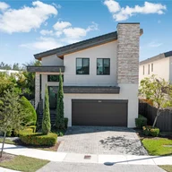 Casa a la venta en 7641 NW 102nd Ct, Doral FL 33178