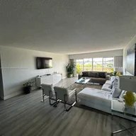 Apartamento a la venta en 800 NE 195th St # 414, Miami FL 33179