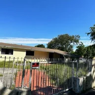 Casa a la venta en 19661 NE 10th Pl, Miami FL 33179