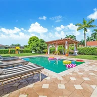 Casa a la venta en 13201 SW 204th St, Miami FL 33177