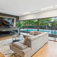 Casa a la venta en 9720 SW 22nd St, Miami FL 33165