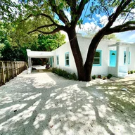 Casa a la venta en 870 NW 100th St, Miami FL 33150