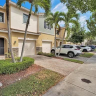 Casa a la venta en 371 NE 194th Ter, Miami FL 33179