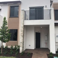 Casa a la venta en 374 NE 214 St, Miami FL 33179