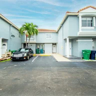 Casa a la venta en 1187 NW 123rd Pl # 204, Miami FL 33182