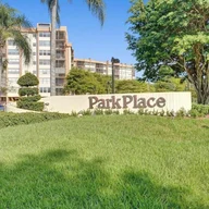 Apartamento a la venta en 1100 Saint Charles Pl # 217, Pembroke Pines FL 33026