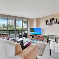 Apartamento a la venta en 3500 Mystic Pointe Dr # 304, Aventura FL 33180