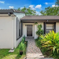 Casa a la venta en 15270 SW 45th Ter # 61, Miami FL 33185