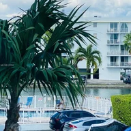 Apartamento a la venta en 1185 Marseille Dr # 205, Miami Beach FL 33141