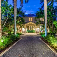 Casa a la venta en 7690 Ponce De Leon Rd, Miami FL 33143