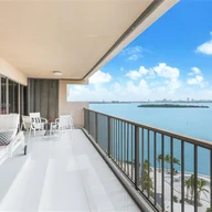 Apartamento a la venta en 1800 NE 114th St # 1205, Miami FL 33181