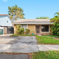 Casa a la venta en 6465 SW 135 Ave, Miami FL 33183