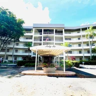 Apartamento a la venta en 565 Oaks Ln # 206, Pompano Beach FL 33069