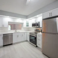 Apartamento a la venta en 1200 SW 137th Ave # 213E, Pembroke Pines FL 33027