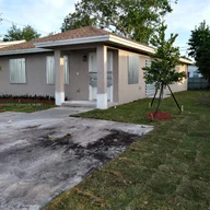Casa a la venta en 1811 NW 113th Ter, Miami FL 33167
