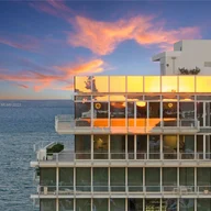 Apartamento a la venta en 9111 Collins Ave, Surfside FL 33154